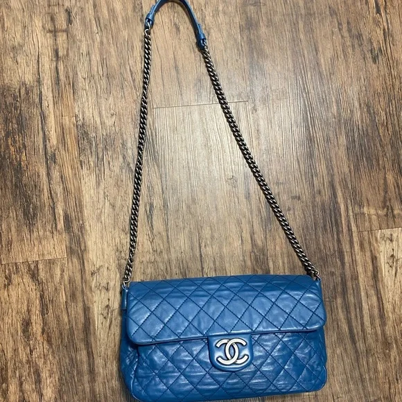 Chanel bag - Picture 1 of 11